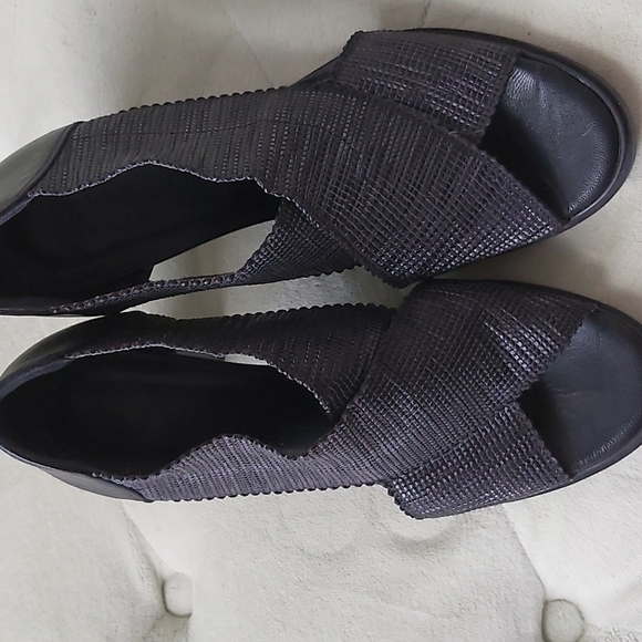 Shoes - Picture 7 of 9